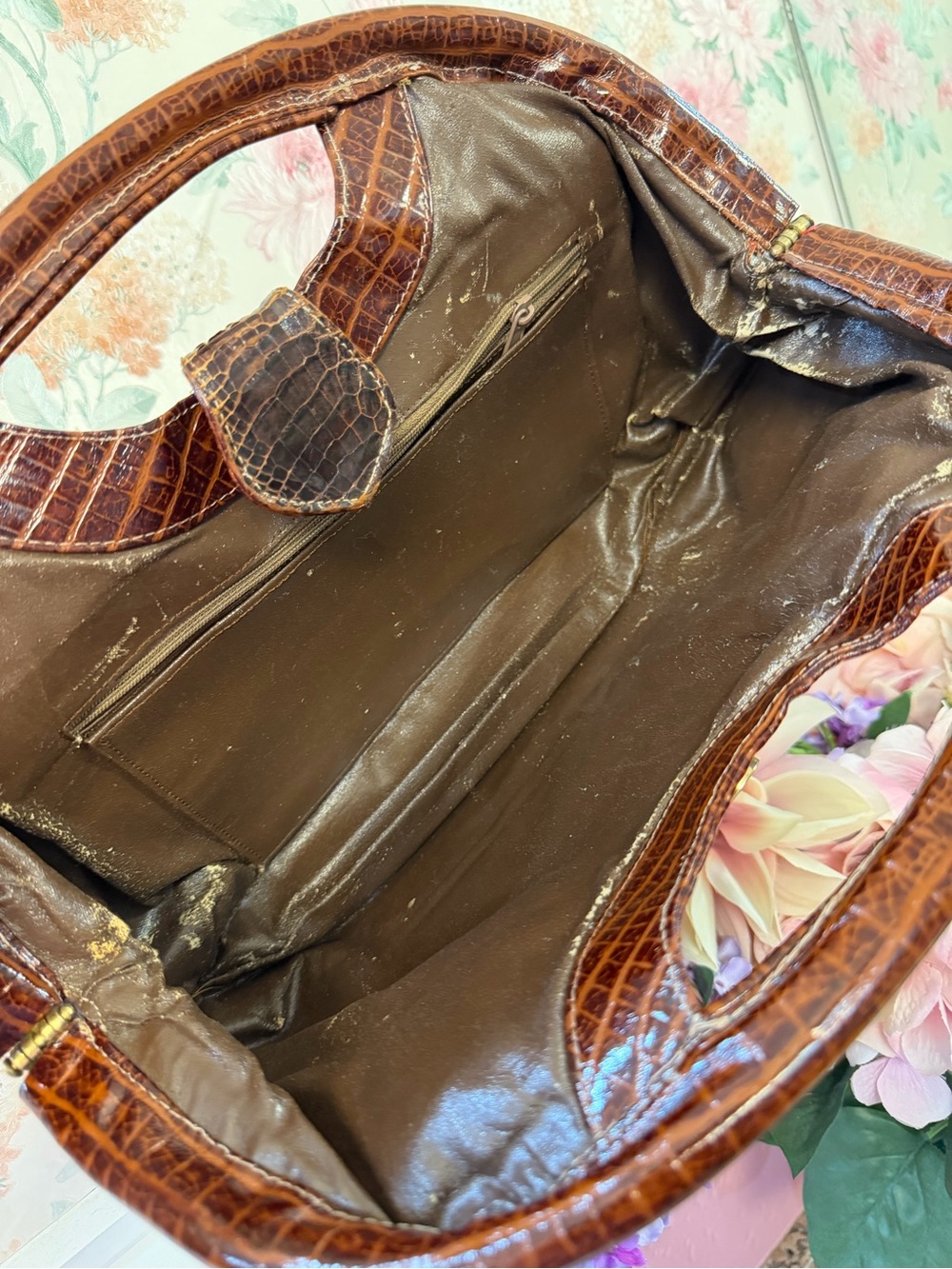 Vintage Brown Crocodile-Embossed Leather Handbag - Women's Bag - Picture 4 of 4